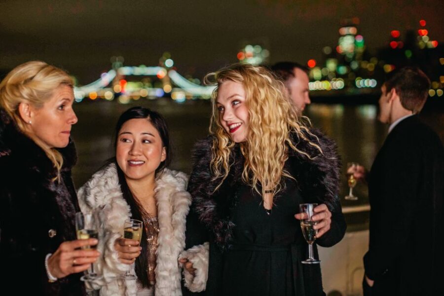 London: River Thames Dinner Cruise - Meeting point, boarding timing, and smart-casual dress code