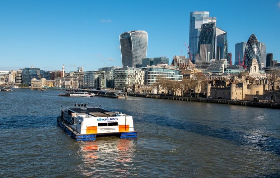 London River Thames Lunch Cruise - Views that work from nearly any table