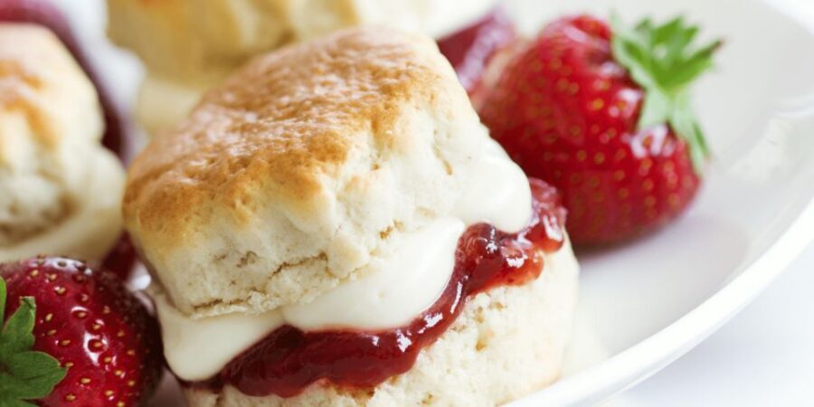 London: Royal Hampton Court Guided Tour with Afternoon Tea - The guided portion: 2 hours that map the palace’s main eras