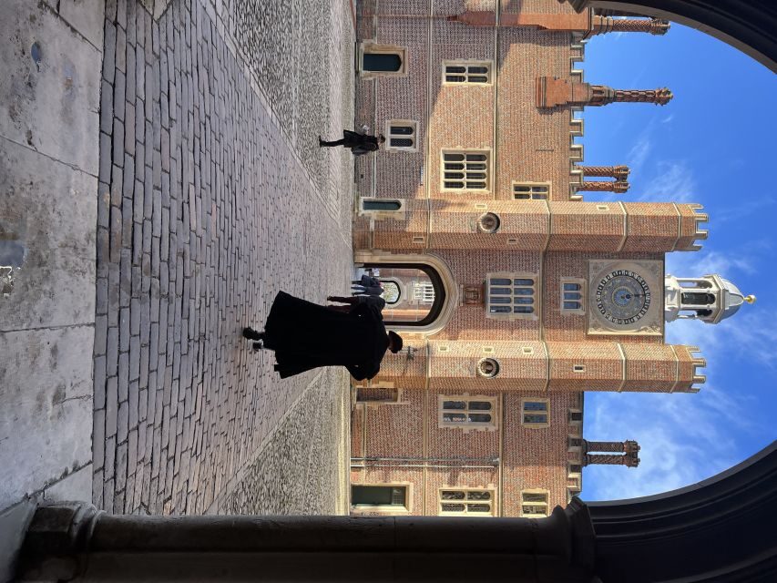 London: Royal Hampton Court Guided Tour with Afternoon Tea - Wolsey to Henry VIII: how the palace makes Tudor power feel real