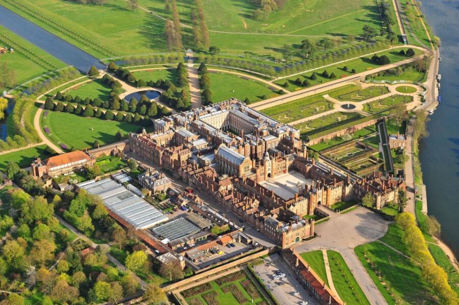 London: Royal Hampton Court Guided Tour with Afternoon Tea - Sunken gardens and Tudor kitchens: where scale hits you