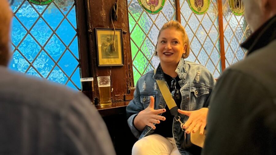 London: Royal Historic Pubs Walking Tour - Meeting Piccadilly Circus the easy way