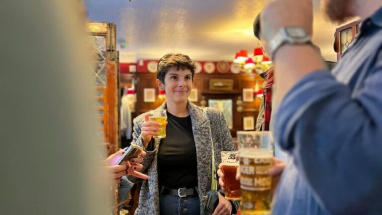 London: Royal Historic Pubs Walking Tour - The 2.5-hour format: how it stays fun (and not just walking)
