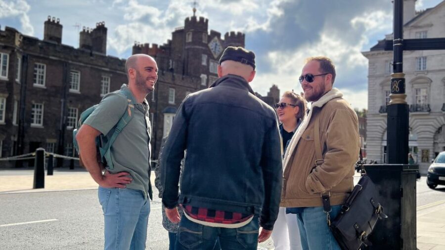 London: Royal Historic Pubs Walking Tour - What to bring to avoid a small day-ruiner