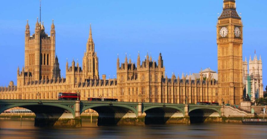 London: Royal London Tour - Westminster: guided context around Abbey and Big Ben views
