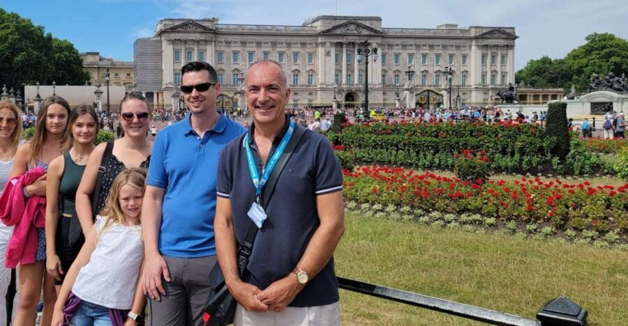 London: Royal Walking Tour and Buckingham Palace Audio Tour - St James Park to St James’s Palace: Learning What You’re Looking At