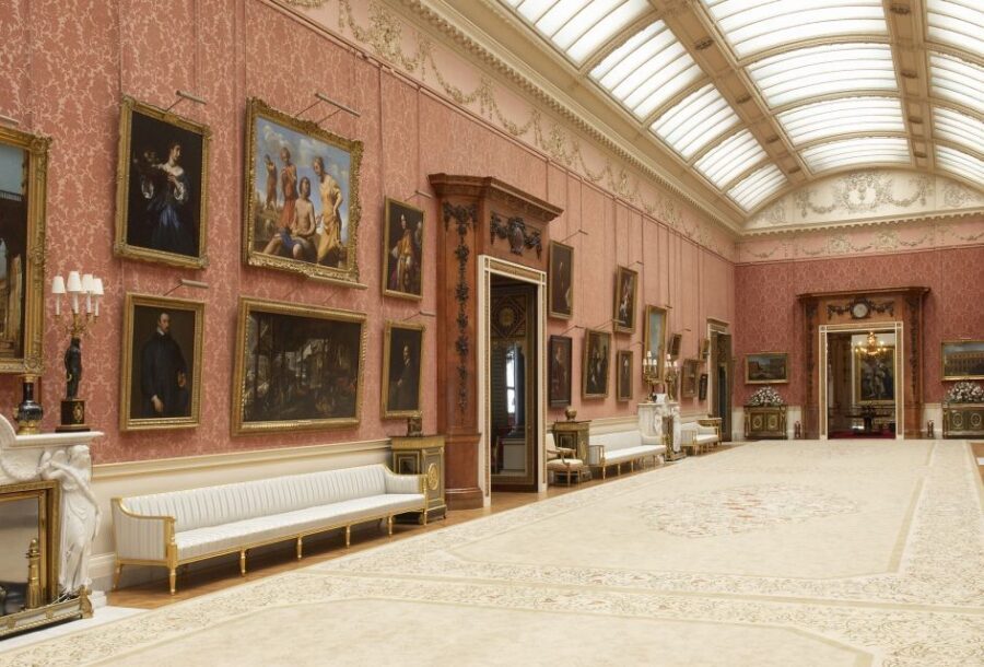 London: Royal Walking Tour and Buckingham Palace Audio Tour - Buckingham Palace Entry: Skip the Line, Then Go at Your Pace