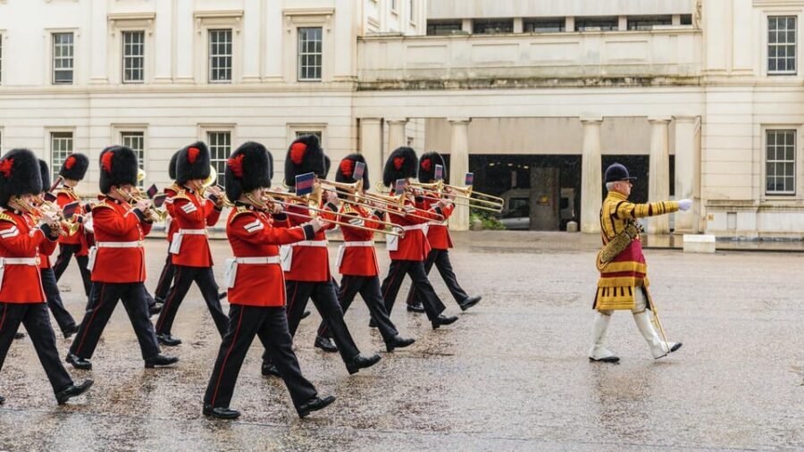 London: Royal Walking Tour with Guard Change & Royal Mews - Starting at Canada Gate: how the route sets you up fast