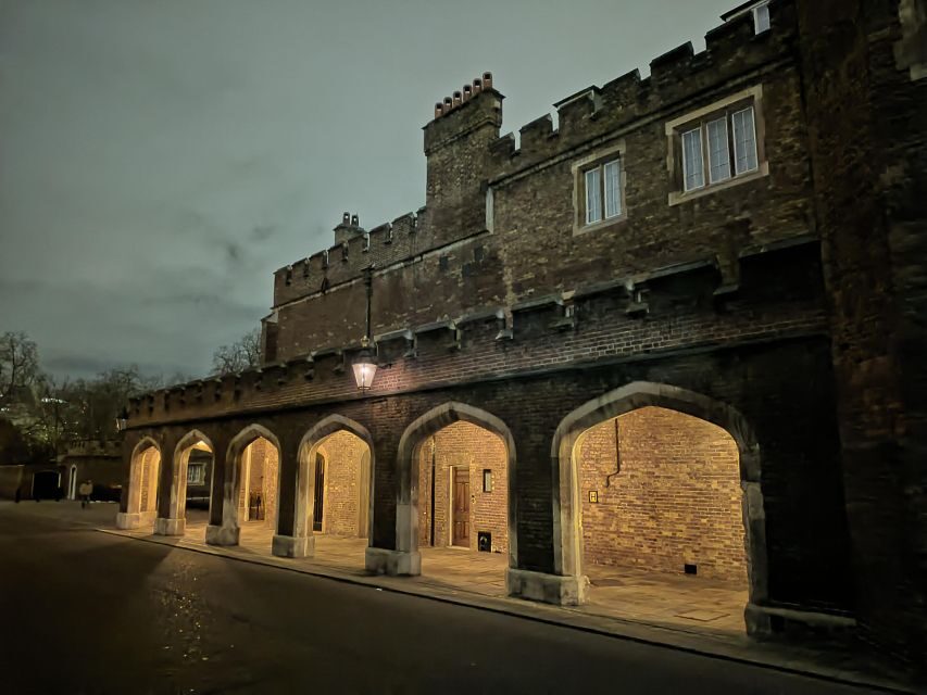 London : Royal Westminster By Night Walking Tour - Why this 2-hour Westminster night walk works so well