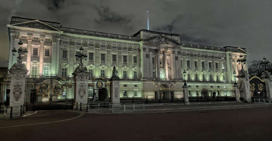 London : Royal Westminster By Night Walking Tour - St James’s Palace and St James’s Park: royals plus real life