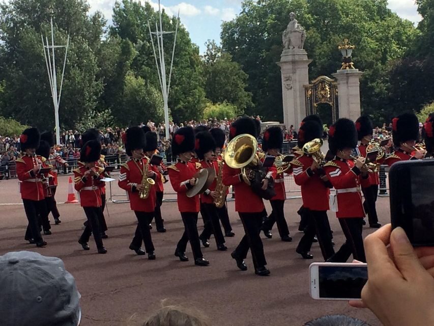 London: Royalty Walking Tour with Changing of The Guard - The Ritz London: a practical end-point