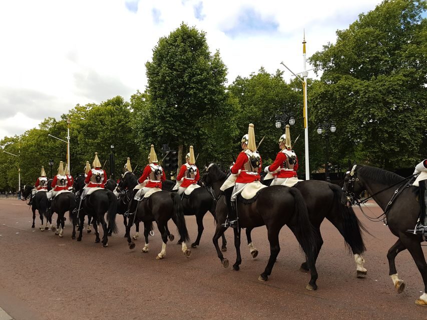London: Royalty Walking Tour with Changing of The Guard - Royal walking starts at Green Park Underground