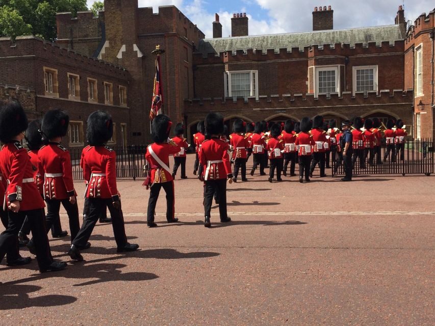 London: Royalty Walking Tour with Changing of The Guard - Catching the Changing of the Guard on the right days