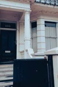 London: Secrets of Freddie Mercury Tour with a Cocktail - Starting at The Hand & Flower: your first real London clue