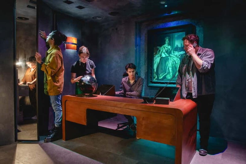 London: Sherlock Escape Rooms - Entering The Network HQ at Doyle’s Opticians in Shepherd’s Bush