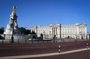 London: Sherlock Holmes Museum & Westminster Walking Tour - Meeting outside The Ritz: the easiest way to start on time
