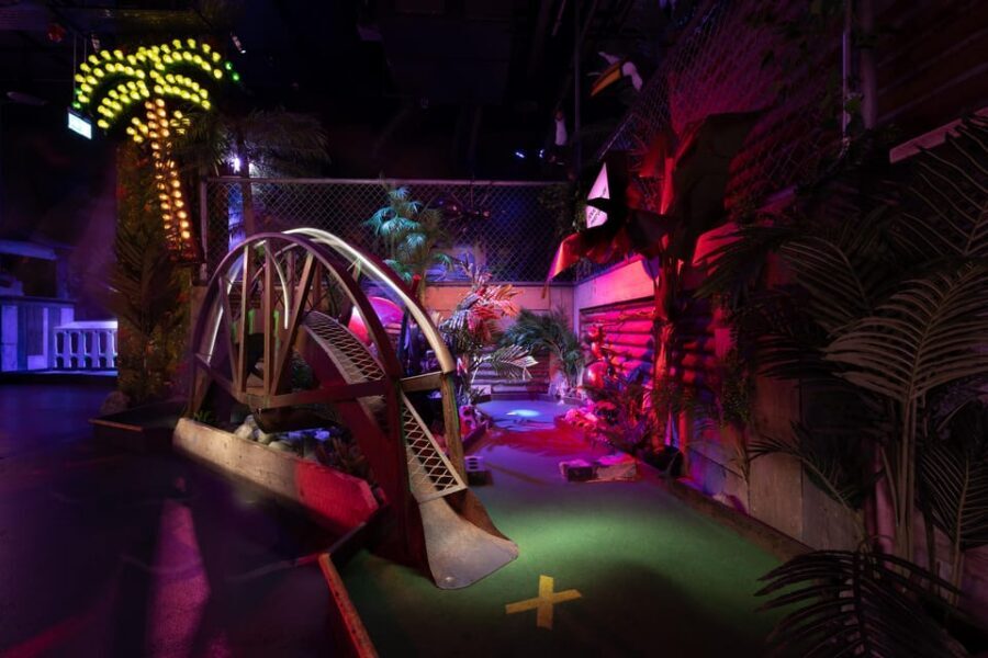 London: Shoreditch Junkyard Golf Tickets for 9 or 18 Holes - Basement Horror Rave: careful not to lose your head