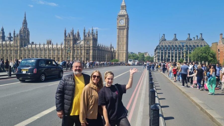 London: Sightseeing Black Cab Tour with Hotel Pickup - Tower Bridge, Parliament, Big Ben: the London “postcard” stretch