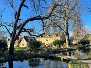 London: Small Group Cotswolds Trip with Bourton-on-the-Water - Meeting at Earls Court: start strong so the day stays smooth