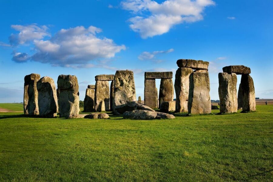 London: Stonehenge & Bath Day Trip with Optional Roman Baths - Meeting point and coach reality: Victoria’s early start