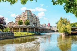 London: Stonehenge, Windsor, and Bath Day Trip by Bus - Windsor Castle and the cobblestone walk: how to make the royal stop count
