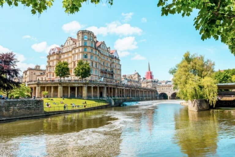 London: Stonehenge, Windsor, and Bath Day Trip by Bus - Windsor Castle and the cobblestone walk: how to make the royal stop count