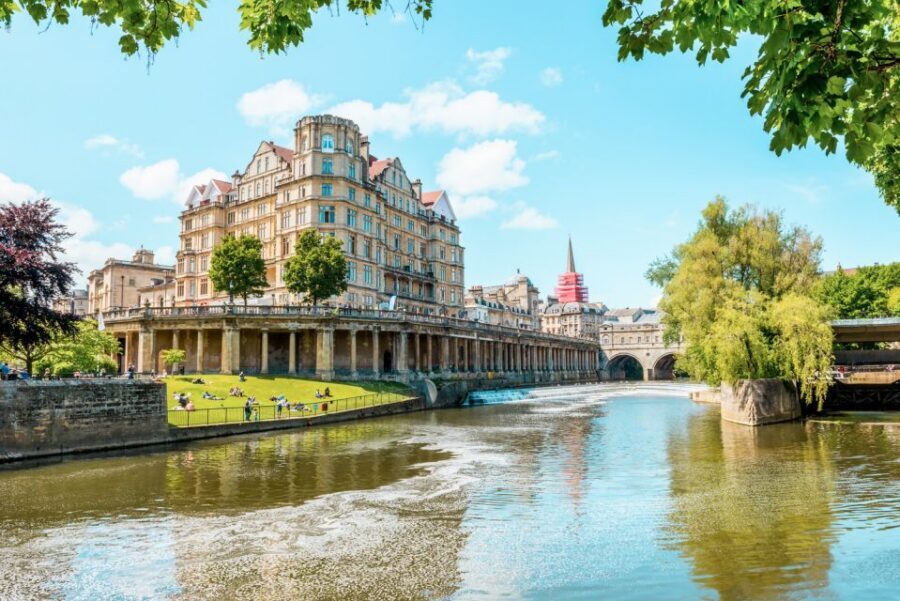 London: Stonehenge, Windsor, and Bath Day Trip by Bus - Windsor Castle and the cobblestone walk: how to make the royal stop count