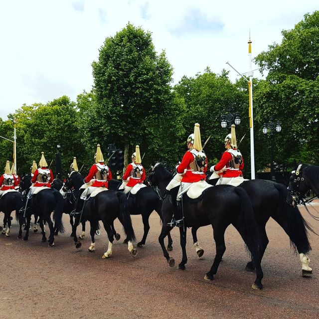 London: Thames River Cruise and 3-Hour Westminster Tour - Trafalgar Square and Whitehall: Fast Photos, Big Atmosphere