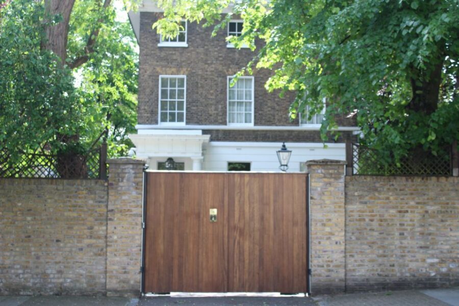 London: The Beatles Walking Tour of Marylebone and Abbey Rd - Photo stops that actually break up the walking