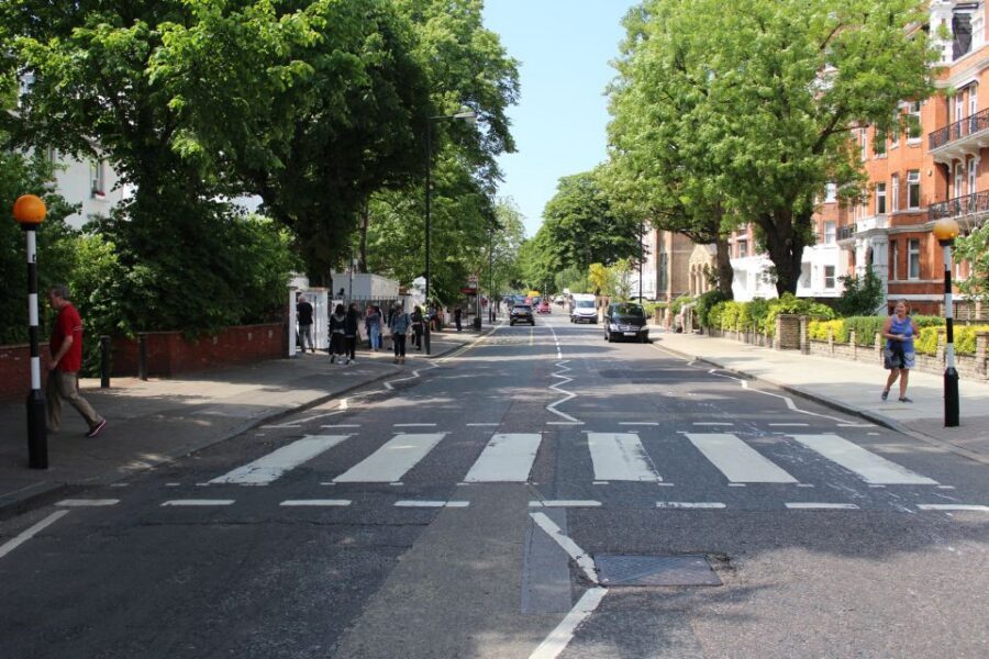 London: The Beatles Walking Tour of Marylebone and Abbey Rd - Guides, tone, and the one thing to consider: language