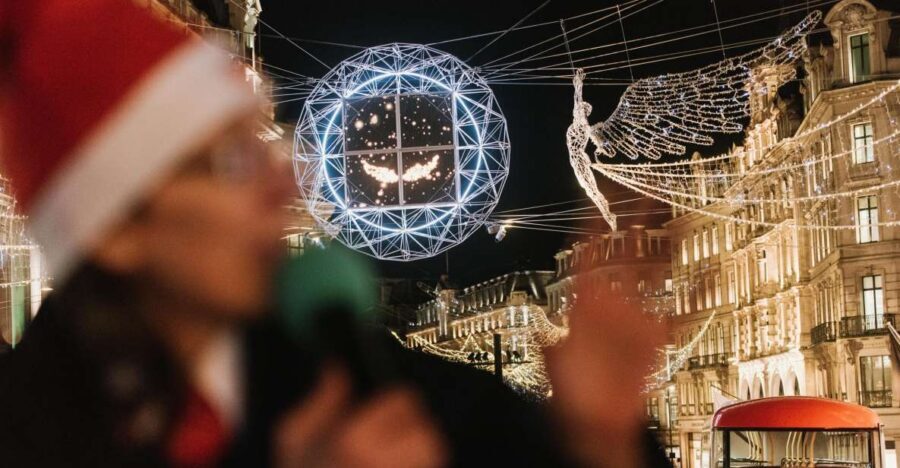 London: Tootbus Christmas Lights Tour incl walking tours - Trafalgar Square and the Central Core: Where the Season Looks Official
