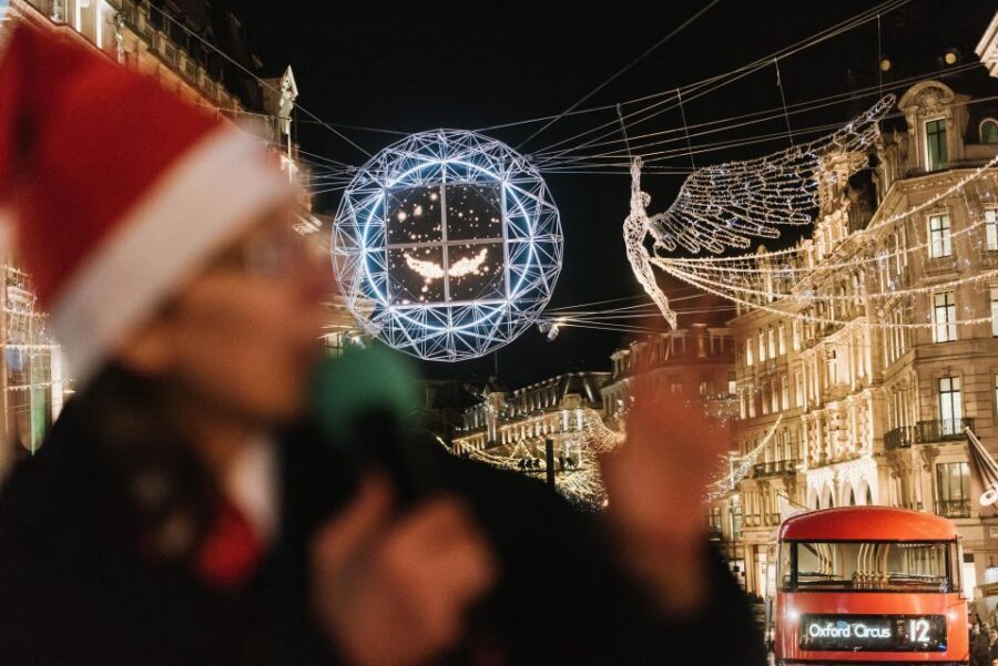 London: Tootbus Christmas Lights Tour incl walking tours - Live English Guide and 10-Language Audio: How to Use It Well