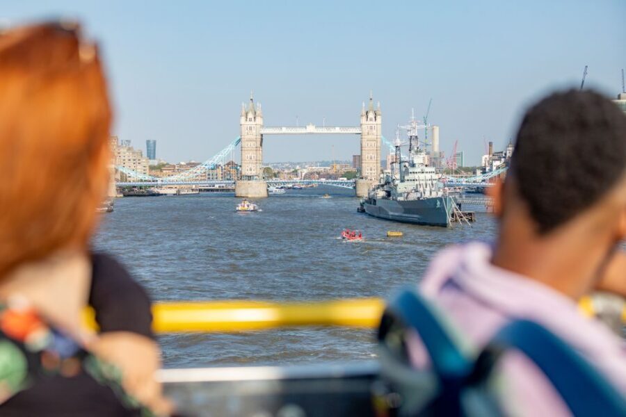 London: Tootbus Hop-on Hop-off with optional River Cruise - The included walking tours: best used after the bus scan