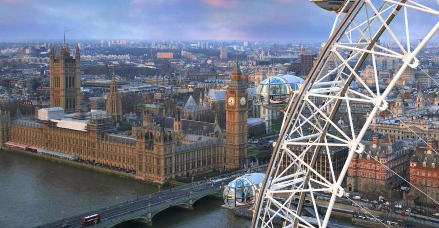 London: Top 30 Sights Walking Tour and London Eye Ride - Green Park to Buckingham Palace: the royal route (and guard timing)