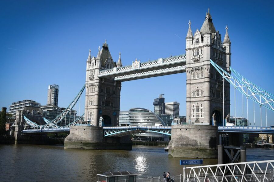 London: Top 30 Sights Walking Tour and Tower Bridge Exhibit - St Paul’s Cathedral and Borough Market: views plus a food-lovers pause