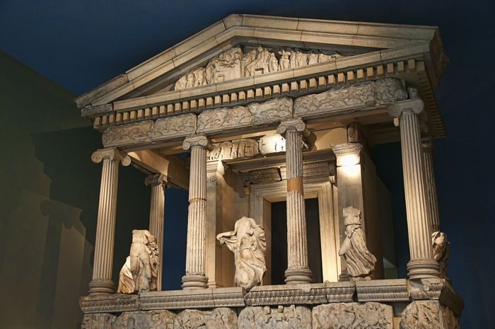 London: Tour of the British Museum - Entering the Museum: Classical Greece Energy Right at the Start