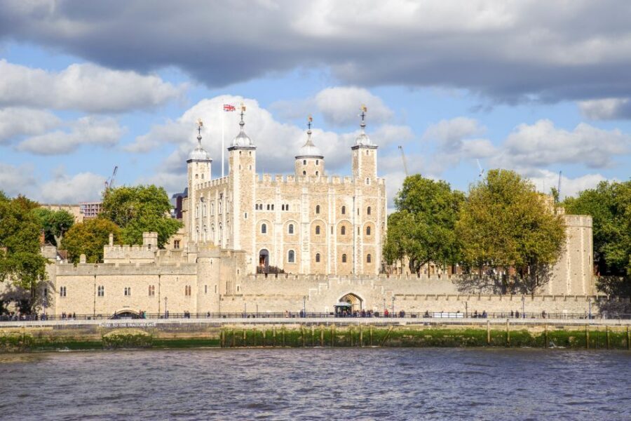 London: Tower, Cruise, & Harrods Tea Full-Day Experience - Tower of London: Crown Jewels and the White Tower