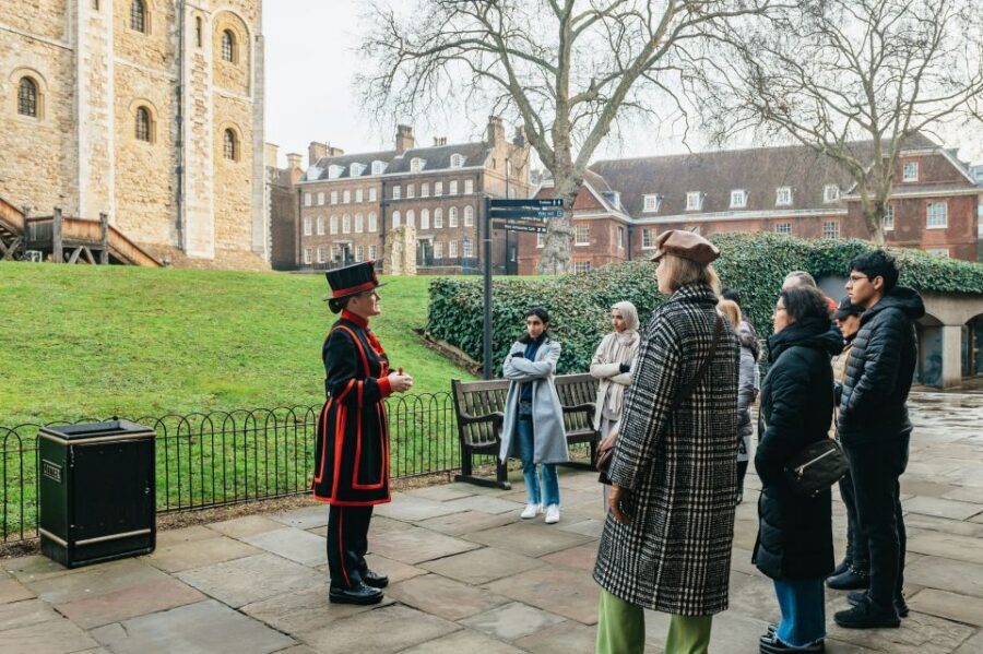 London: Tower of London Entry & Beefeater Private Audience - Meeting a Real Yeoman Warder: The Beefeater Private Audience
