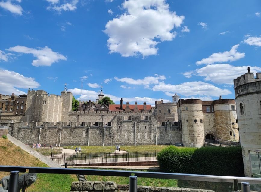 London: Tower of London Guided Tour with Boat Ride - Tower of London, Then the Thames: How This Mix Really Works