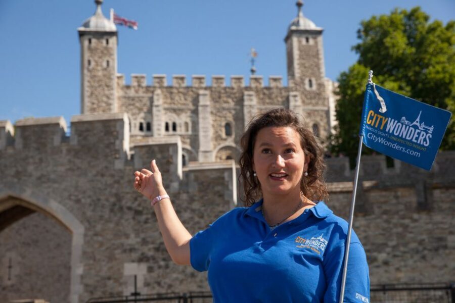 London: Tower of London, Thames Boat & Changing of the Guard - Changing of the Guard: Foot Guards vs Horse Guards (and how schedules change)