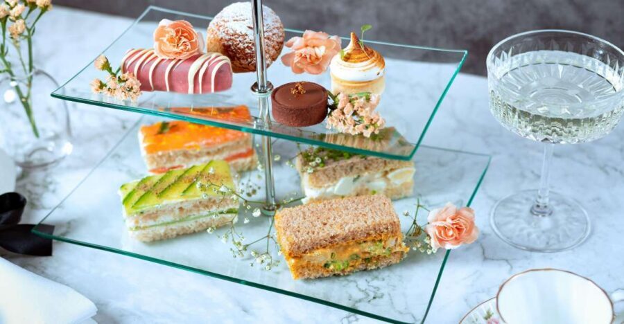 London: Traditional Afternoon Tea Tour in a Luxury Coach - The only real drawback: traffic can make it less smooth