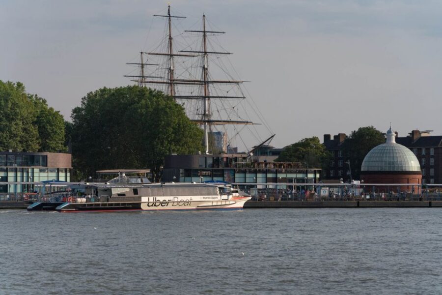 London: Uber Boat 1-Day Hop-On Hop-Off and Cable Car Tickets - Daytime vs night: choosing when to ride for the look you want