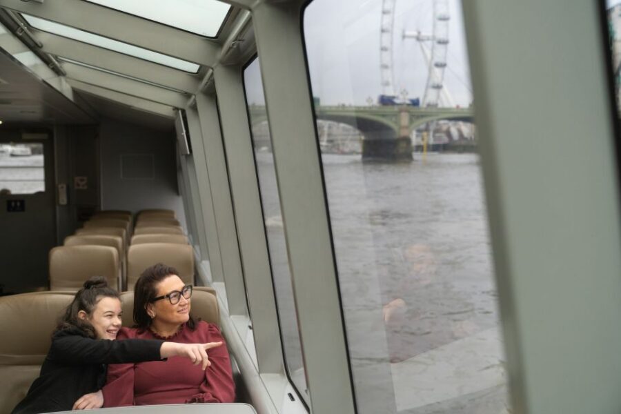London: Uber Boat 1-Day Hop-On Hop-Off and Cable Car Tickets - Comfort, onboard guide, and what’s included (and what isn’t)