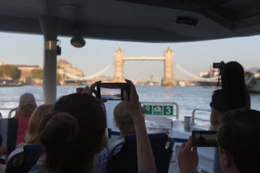 London: Uber Boat Return River Ticket + IFS Cloud Cable Car - Photography and sightseeing from two angles: water and sky