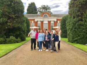 London: VIP Kensington Palace Gardens Tour & Royal High Tea - Start smart: meeting at Hilton London Hyde Park and staying on time