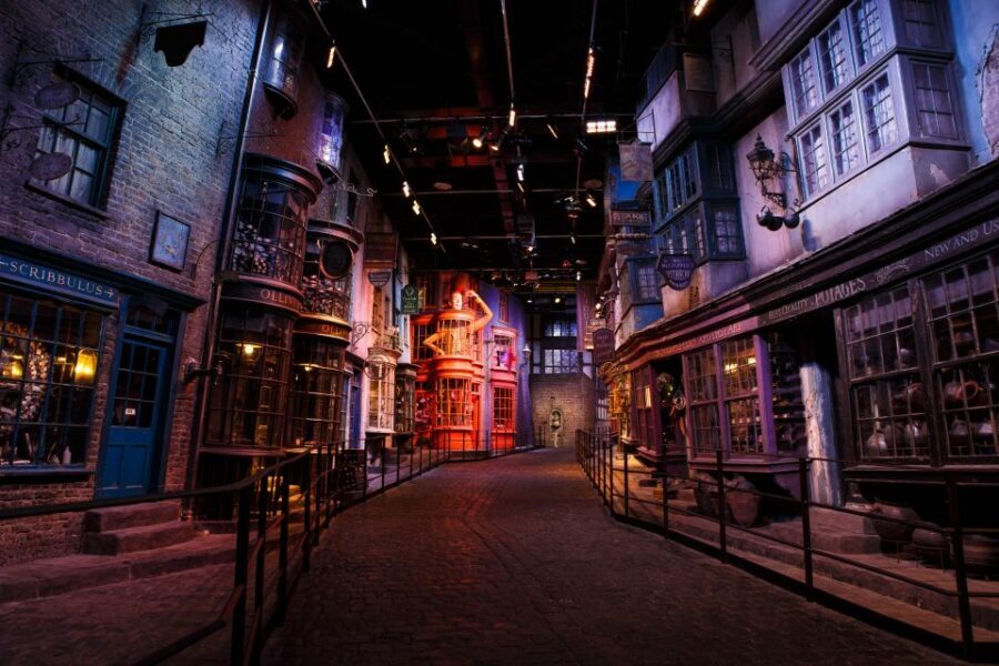 London: Warner Bros. Studio Tour and River Thames Cruise - How the schedule really works: studio first, Thames whenever