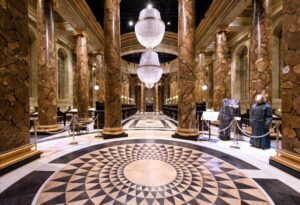 London: Warner Bros. Studio Tour and River Thames Cruise - Getting to Warner Bros. in Leavesden: the free shuttle is the easiest move