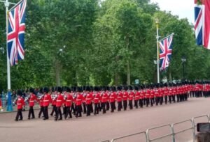 London: Westminster Abbey & Churchill War Rooms Walking Tour - Green Park to Buckingham Palace: The Changing of the Guard Watch