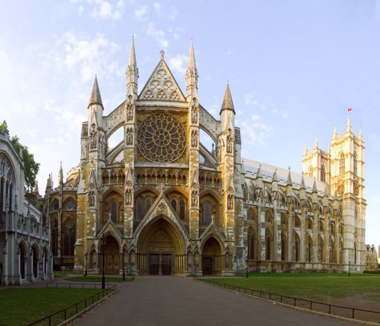 London: Westminster Abbey & Churchill War Rooms Walking Tour - The Mall to Parliament Square: Power Landmarks and Straightforward Sightseeing