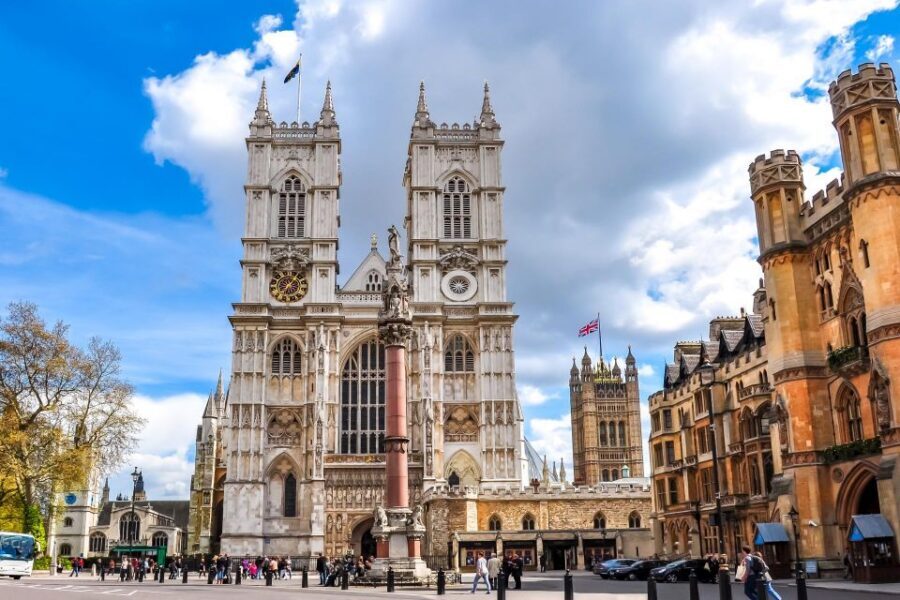 London Westminster Abbey French Tour with Fast-Track Tickets - Westminster Abbey with priority access: where the tour earns its price